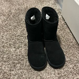 Ugg boots. 7 and a half. Hardly worn like new condition